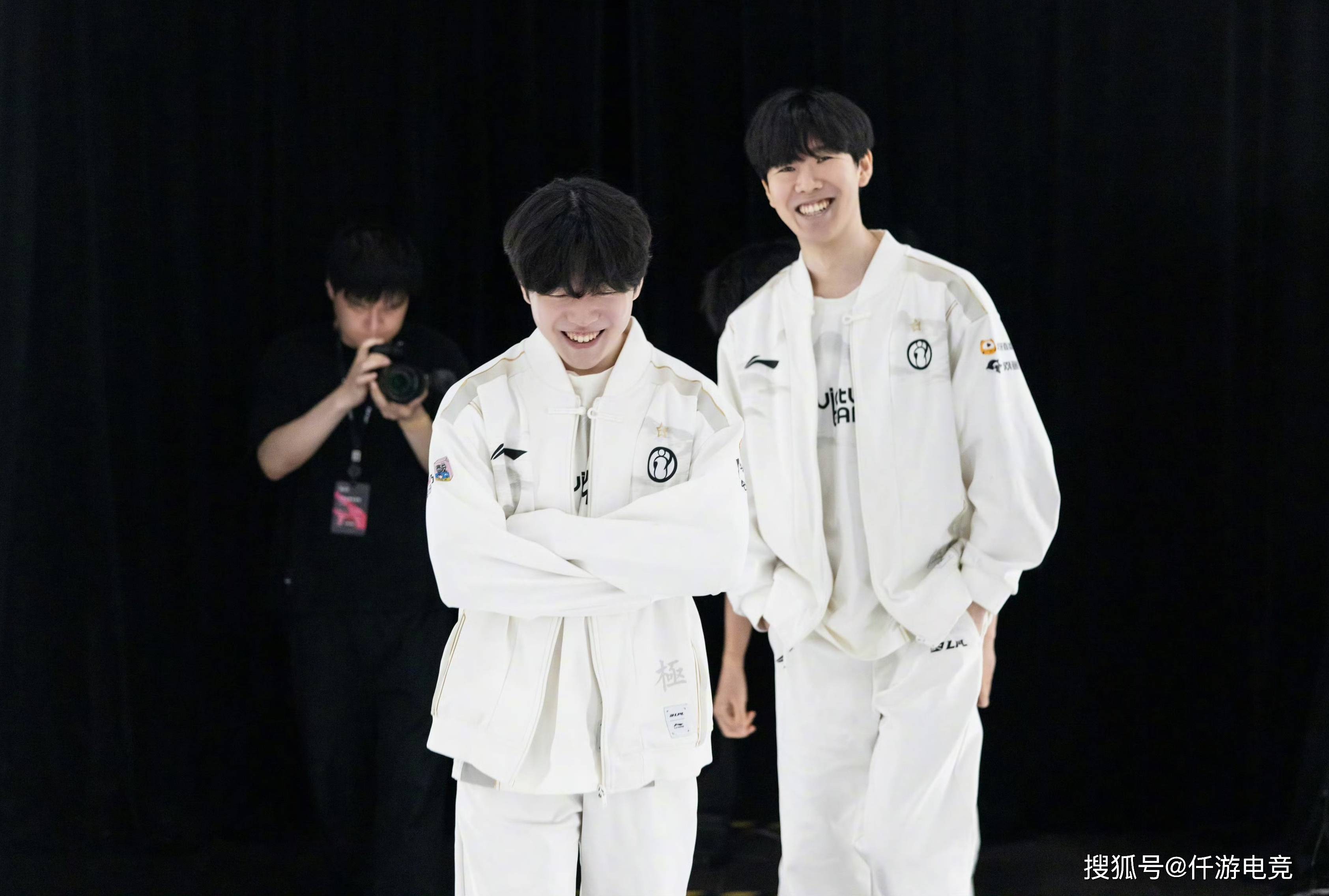 这对全球的 这对全球的